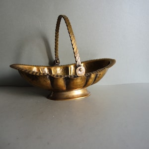 Vintage gehämmerte alte Konfektschale aus Messing mit Griff / gehämmerte Schale / alte Haushaltsware / gehämmertes Küchengeschirr / alter Küchenschatulle / alter Küchenschatulle
