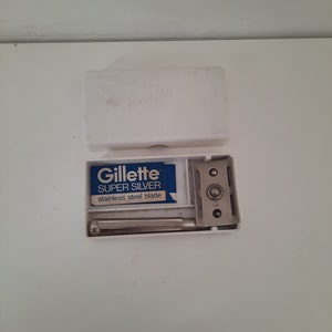 Vintage Gillete razor blades box