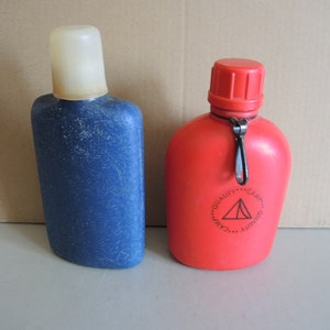 Set of 2 Vintage Hard Plastic Military Canteen with stopper / Water Flask / Military Water Bottle / Drink Flask / Army Collectible Accessory