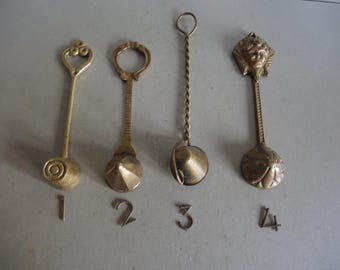 ONE!!! Vintage Solid Brass Bronze CANDLE SNUFFER with short handle / old interior décor / collectible brass snuffer / home cottage décor