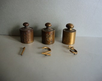 ¡¡¡UNO!!! Latón sólido antiguo 100 gramos Peso para báscula / Peso de la báscula de latón / Peso distintivo para báscula / Pisapapeles coleccionable