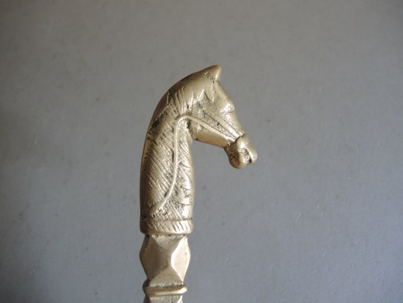 Vintage brass shoehorn / Horse head design on the… - image 3