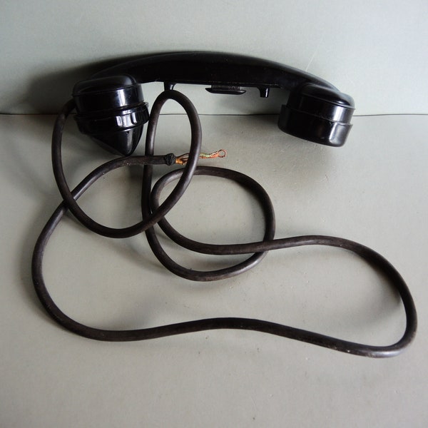 combiné téléphonique en bakélite vintage en noir / concept téléphonique soviétique / rétro télégraphe / radiotéléphone / téléphone magnétique Tube en bakélite