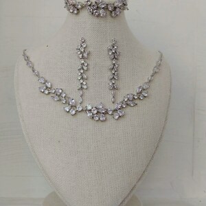 Gyn&Joy Floral Leaf Cubic Zirconia Brooch - Gold Tone Wedding & Special Occasion Jewelry