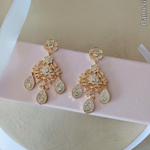 Dangle bridal earring,floral earring wedding,chandelier earring gold,diamond and gold earring,elizabeth taylor earring,royal wedding earring