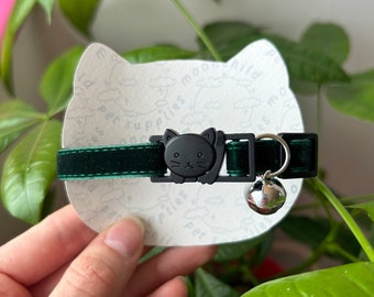 Breakaway Cat Collar ~ Emerald Green Velvet ~ Handmade Cat and Kitten Accessories ~ Cat Collar Pretty ~ Cat Collar Elegant ~ Fancy Cat Gift