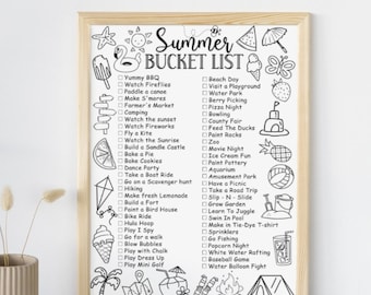 Op de afbeelding: Een zwart-witte printbare zomerbucketlist voor kinderen. De lijst bevat activiteiten zoals naar het strand gaan, vuurwerk kijken, koekjes bakken en minigolf spelen.