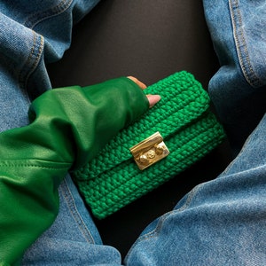 Grüne Handtasche, Clutch, perfektes Geschenk, handgefertigt, einzigartig, stylische Umhängetasche