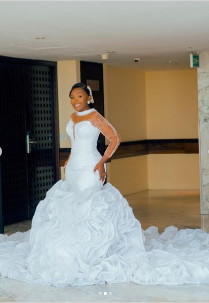 Mermaid wedding dresses top with feather bottom