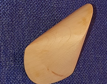 Oloid, palm stone made of maple, approx. 85 x 46 mm.