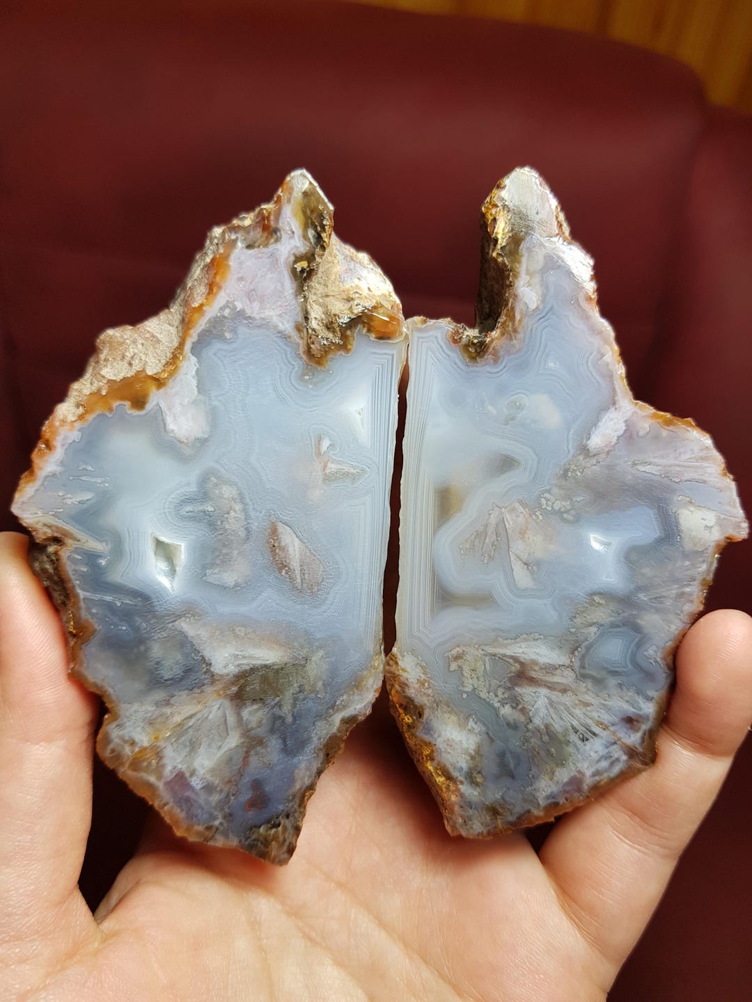 ライトブルーの縞模様の瑪瑙ジオードペア：カルセドニー