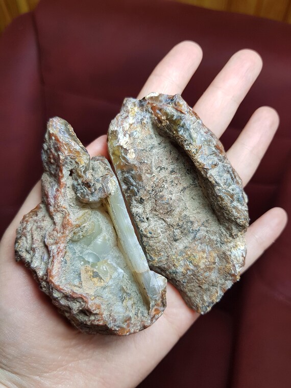 ライトブルーの縞模様の瑪瑙ジオードペア：カルセドニー