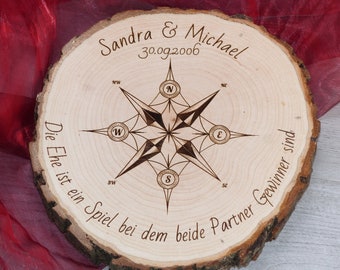 Baumscheibe mit Gravur Kompass Geschenk Hochzeit Wunschtext ca 17 cm Personalisiert