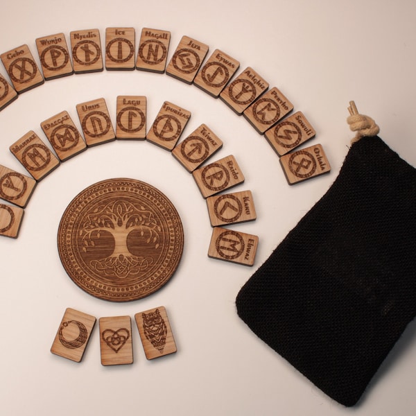 28 Runensteine mit Lebensbaum Runen aus Holz Runenset Eiche