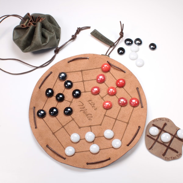 12er Mühle / 8er Mühle 2-3 Spieler Spiel im Beutel Grüner Vintage-Kunstlederbeutel innen mit Gravur des Spielbrettes+Zusatzspiel Tic-Tac-Toe