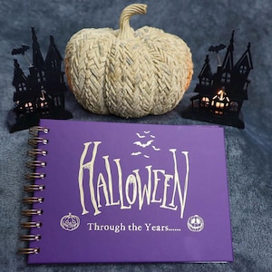 Livre souvenir d'Halloween pour enfants | Rappelez-vous tous les costumes et déguisements que vos enfants ont portés au fil des ans au même endroit | Livre personnalisé