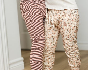 Pantalons évolutifs, 2 grandeurs. 3 couleurs offertes (motifs)
