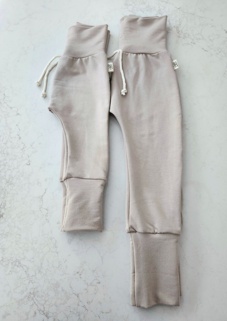 Pantalons évolutifs, 2 grandeurs. 3 couleurs offertes motifs Beige moyen