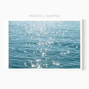 Küsten Fotografie Druck | Sonne Glitzer Auf Wasser | Blaues Meer Poster | Sommer-Wand-Kunst Gedruckt Und versandt