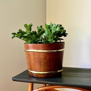 Mid Century Modern Holzfass Übertopf