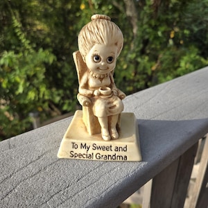 R & W Berries 1976 Grandma Figurine