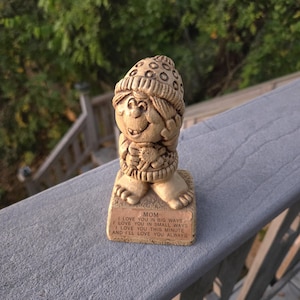 Vintage Paula 1974 &quot;Mom - Big Ways Small Ways&quot; Collectible Figurine