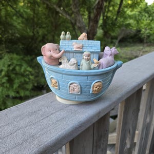 Vintage Ceramic Noah&#39;s Ark Musical Figurine