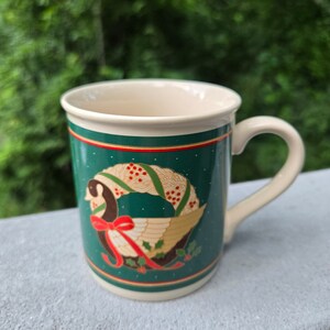 Vintage London Hallmark 1986 Pill Box