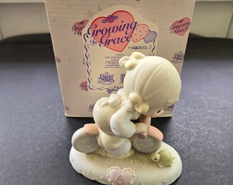 Figurine vintage Precious Moments Growing in Grace, 6 ans, en biscuit de porcelaine - 1994 par Enesco