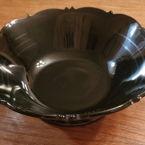Vintage 1930&#39;s L. E. Smith Glass Company Art Deco Black Amethyst Mt. Pleasant 2-Handled Serving Bowl