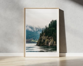 Vancouver Island Nebel Druck | Golfinseln, British Columbia | Pazifischer Nordwesten Poster | PNW Küste | Landschaft Fotografie Wand Kunst II