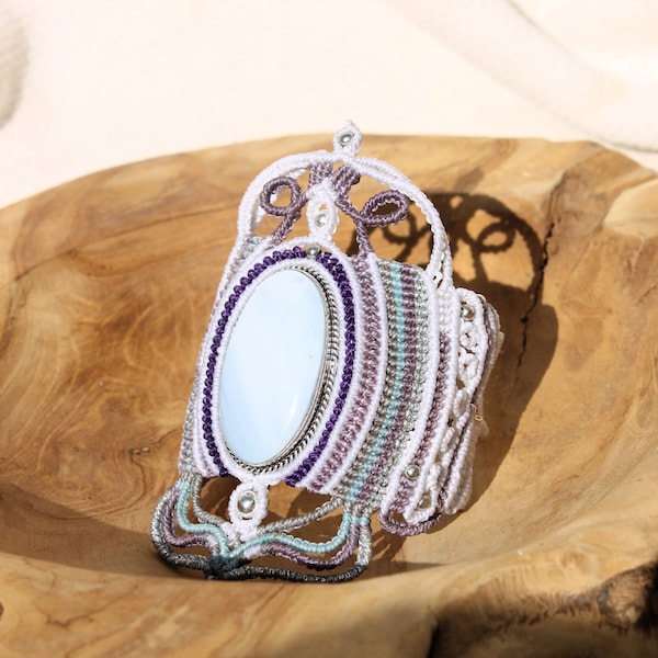 Manchette "Madeira" tissée en micro-macramé et pierre d'Opale bleue