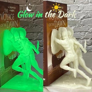 Spartan bookend — Ancient Times Greek warrior gladiator shelf decor and book holder, 3D-printed PLA with minimalist marble look; available as single or set of 2. Unique Gift for him or her; perfect for home office or library, keeps books upright.