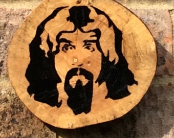 Billy Connolly hanging log slice
