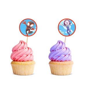Puede incluir: Cuatro cupcakes con glaseado de diferentes colores y cubiertos con im&aacute;genes comestibles redondas de personajes de Spider-Man.