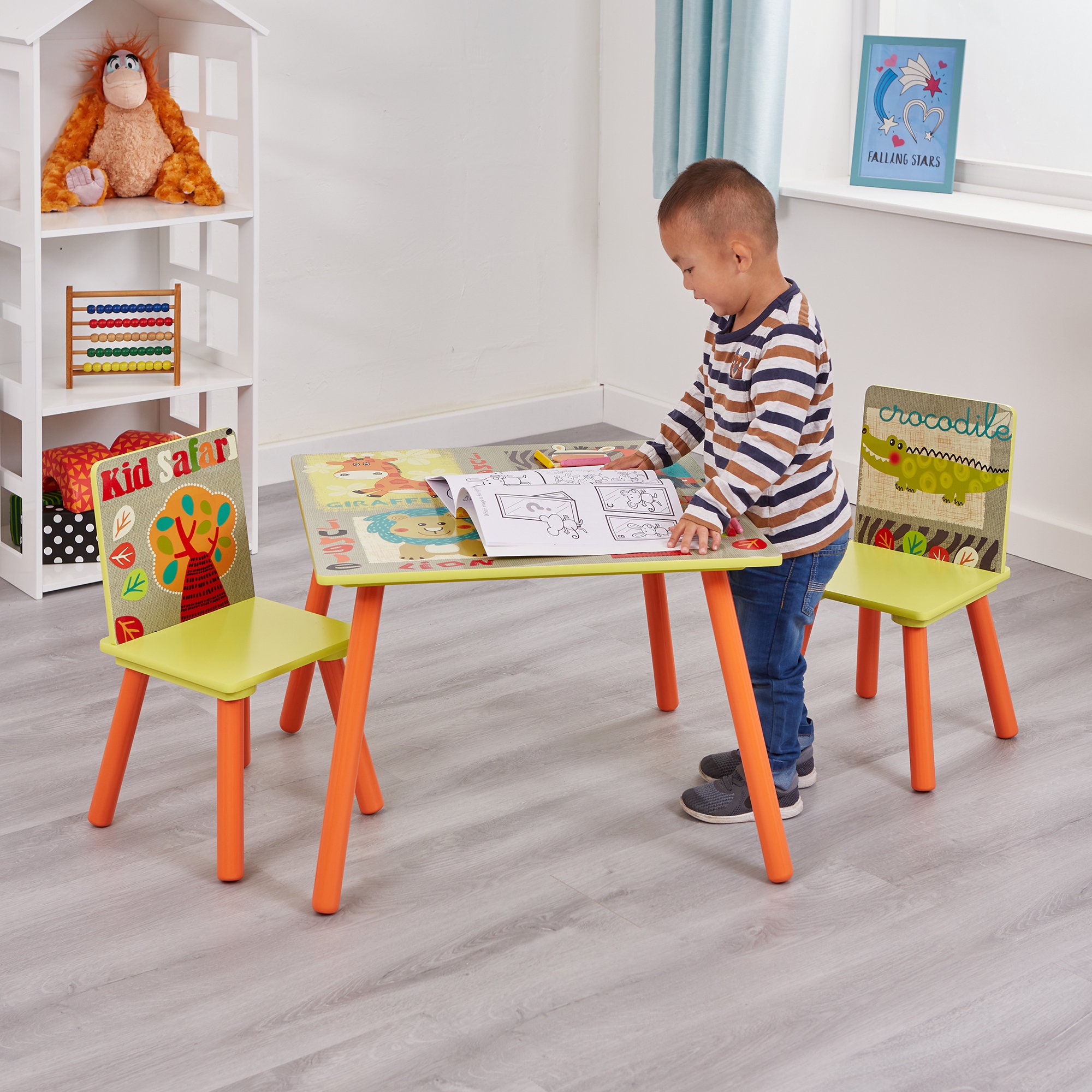 safari table and chairs