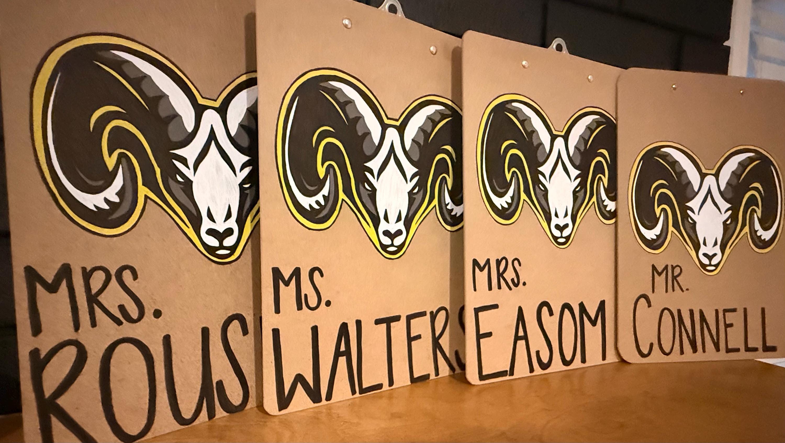 presse-papiers peint | Mascotte d'école | Enseignant