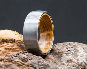 Ring aus Wolfram Stahl innen Eichen Holz von einem Whiskey Fass außen silber gebürstet Herren Damen 8mm breit