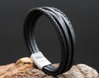 Echtleder Armband aus schwarzem Leder und silbernem Edelstahlverschluß PRO00006175