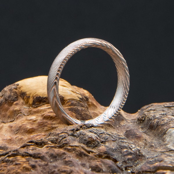 Rosé Ring aus geätztem Damaststahl Bandring Herren Damen 4mm breit