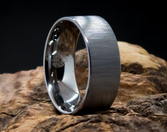 Silberner / Titan farbener Ring aus Wolfram Stahl gebürstet Herren Damen 8mm breit