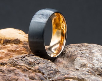 Ring aus Wolfram Stahl innen Gold glänzend außen schwarz gebürstet Herren Damen 8mm breit