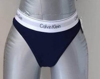 String Calvin Klein en coton pour femmes - Taille M, design moderne et élégant