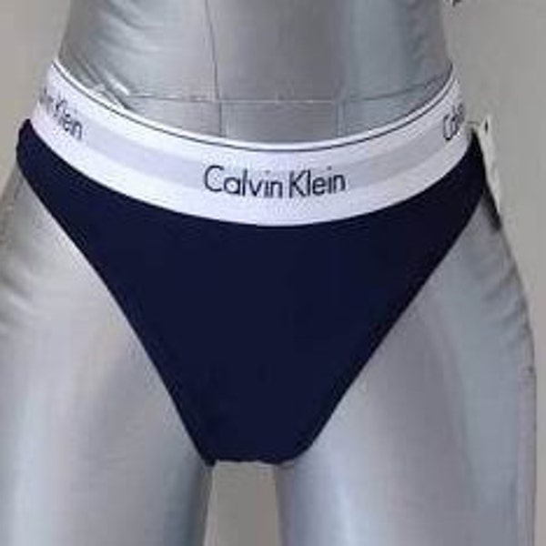 String Calvin Klein en coton pour femmes - Taille M, design moderne et élégant