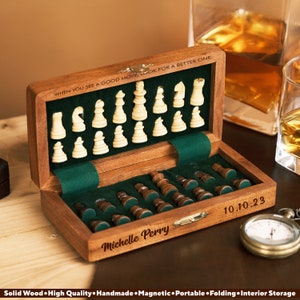Juego de ajedrez de madera personalizado hecho a mano, juegos de ajedrez magnéticos aptos para viajes, juego de ajedrez portátil grabado personalizado, tablero plegable de madera maciza