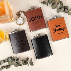 Trauzeugen Geschenk, personalisierte Lederflasche, individuell gravierte Flachmann, Groomsmen Flasche, Hochzeitsgeschenk für ihn, Geschenke für Hochzeitsfeier, Trauzeuge