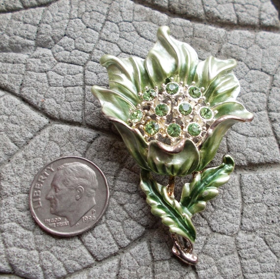 Vintage C-Green Lace Blossom Pendant – Perky Diva