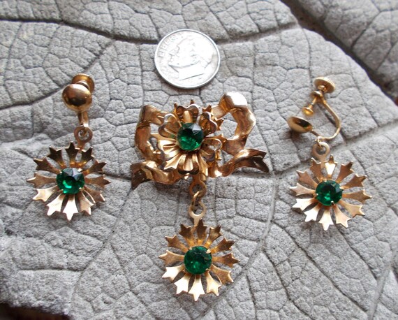 Vintage Green Rhinestone Brooch Earrings, Vintage… - image 3