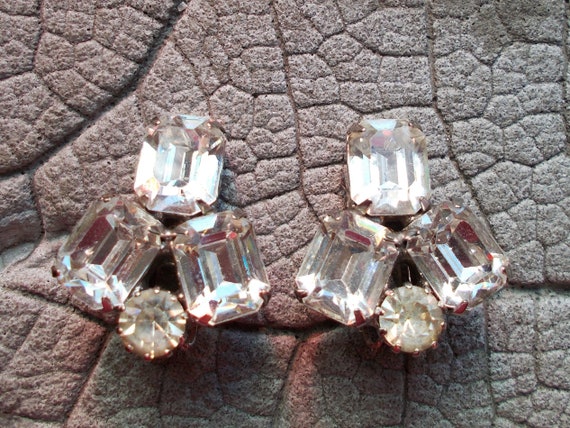 Vintage Signed WEISS Costume Earrings, Clear Emer… - image 1