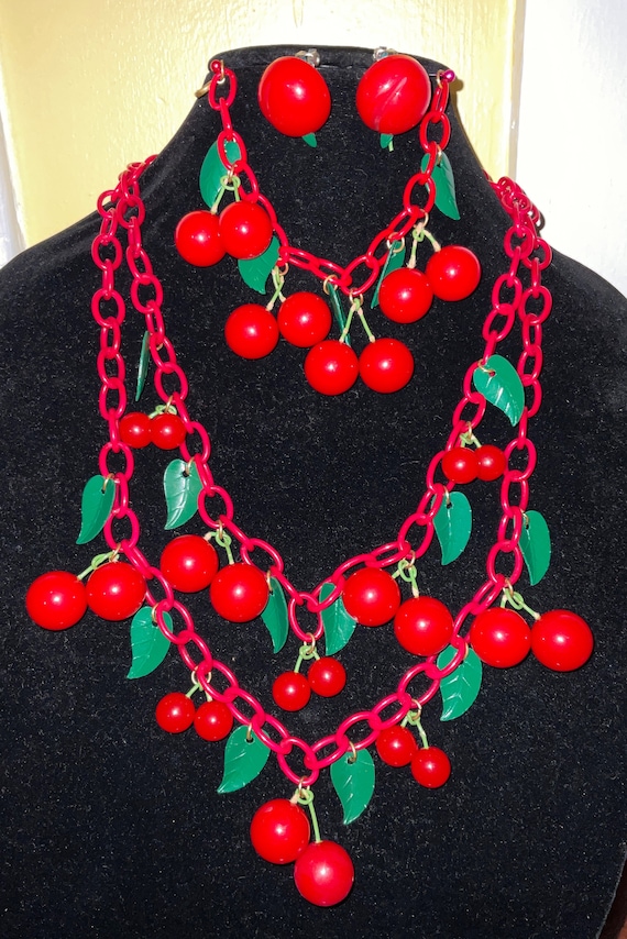 Deco 30’s Cherry Bakelite Necklace Suite, Rare